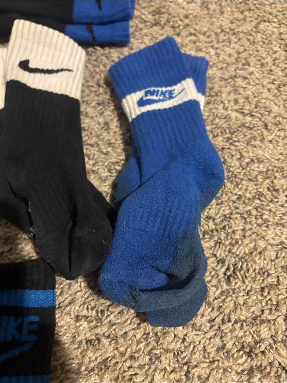 Kids sock lot - 22 pair- Nike and other brands - Picture 2 of 8